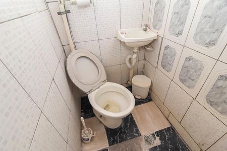 Banheiro de casa para alugar com 1 quarto, 25m² em Vila Taquari, São Paulo