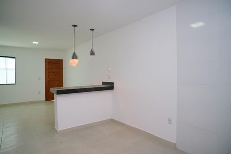 Cozinha de casa de condomínio para alugar com 2 quartos, 85m² em Itaipuaçu, Maricá