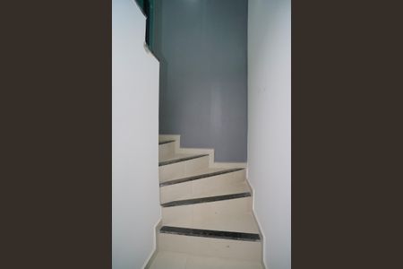 Casa de condomínio para alugar com 85m², 2 quartos e 1 vaga Casa de condomínio para alugar com 85m², 2 quartos e 1 vagaEscada