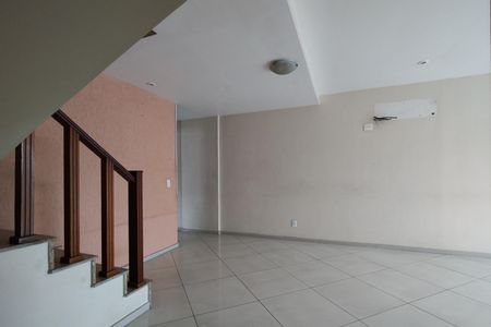 Apartamento à venda com 241m², 4 quartos e 2 vagas Apartamento à venda com 241m², 4 quartos e 2 vagasSala