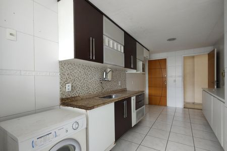 Apartamento à venda com 241m², 4 quartos e 2 vagas Apartamento à venda com 241m², 4 quartos e 2 vagasCozinha - Armários