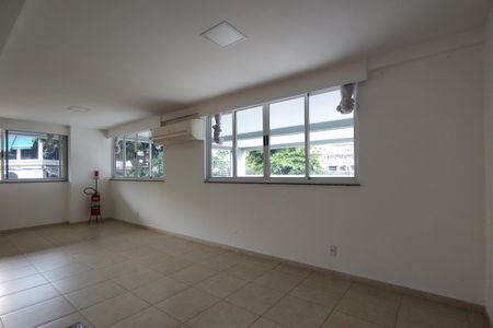 Apartamento à venda com 241m², 4 quartos e 2 vagas Apartamento à venda com 241m², 4 quartos e 2 vagasÁrea comum - Salão de festas