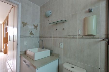 Apartamento à venda com 241m², 4 quartos e 2 vagas Apartamento à venda com 241m², 4 quartos e 2 vagasBanheiro da Suíte