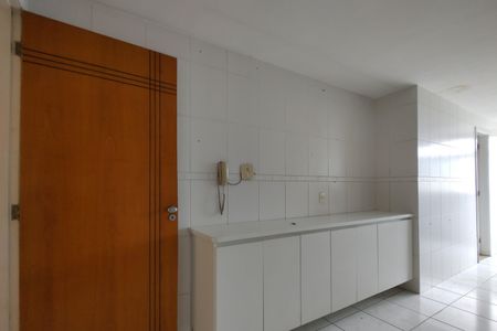 Apartamento à venda com 241m², 4 quartos e 2 vagas Apartamento à venda com 241m², 4 quartos e 2 vagasCozinha - Armários