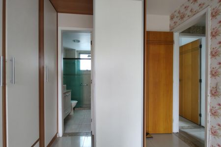 Apartamento à venda com 241m², 4 quartos e 2 vagas Apartamento à venda com 241m², 4 quartos e 2 vagasQuarto 4 - Suíte