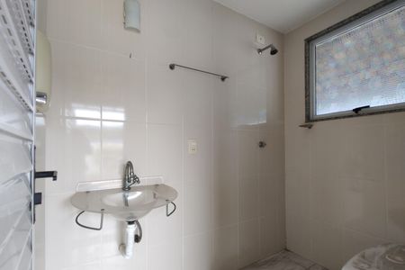 Apartamento à venda com 241m², 4 quartos e 2 vagas Apartamento à venda com 241m², 4 quartos e 2 vagasBanheiro social 3