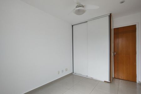 Apartamento à venda com 241m², 4 quartos e 2 vagas Apartamento à venda com 241m², 4 quartos e 2 vagasQuarto 2 - Armários