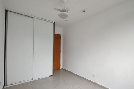 Apartamento à venda com 241m², 4 quartos e 2 vagas Apartamento à venda com 241m², 4 quartos e 2 vagasQuarto 2 - Armários