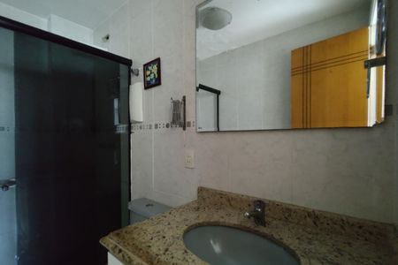 Apartamento à venda com 241m², 4 quartos e 2 vagas Apartamento à venda com 241m², 4 quartos e 2 vagasBanheiro Social 1