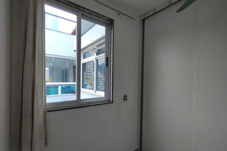 Apartamento à venda com 241m², 4 quartos e 2 vagas Apartamento à venda com 241m², 4 quartos e 2 vagasQuarto 3 - Armários