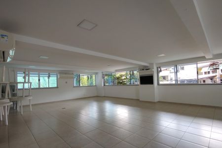 Apartamento à venda com 241m², 4 quartos e 2 vagas Apartamento à venda com 241m², 4 quartos e 2 vagasÁrea comum - Salão de festas