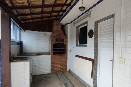 Apartamento à venda com 241m², 4 quartos e 2 vagas Apartamento à venda com 241m², 4 quartos e 2 vagasChurrasqueira