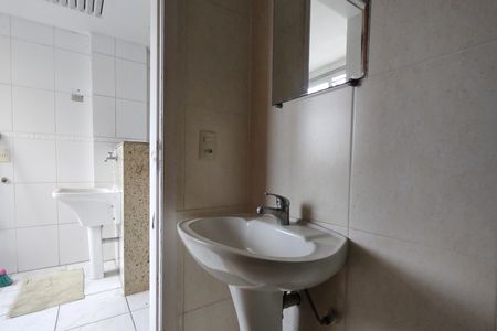 Apartamento à venda com 241m², 4 quartos e 2 vagas Apartamento à venda com 241m², 4 quartos e 2 vagasBanheiro de Serviço