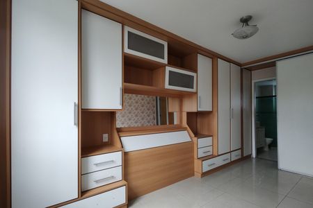 Apartamento à venda com 241m², 4 quartos e 2 vagas Apartamento à venda com 241m², 4 quartos e 2 vagasQuarto 4 - Suíte
