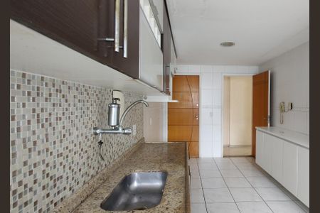 Apartamento à venda com 241m², 4 quartos e 2 vagasCozinha - Armários
