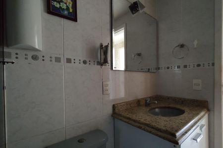 Apartamento à venda com 241m², 4 quartos e 2 vagas Apartamento à venda com 241m², 4 quartos e 2 vagasBanheiro Social 1