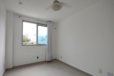 Apartamento à venda com 241m², 4 quartos e 2 vagas Apartamento à venda com 241m², 4 quartos e 2 vagasQuarto 2 - Armários