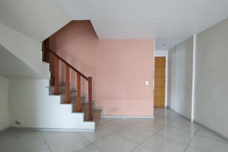 Apartamento à venda com 241m², 4 quartos e 2 vagas Apartamento à venda com 241m², 4 quartos e 2 vagasSala