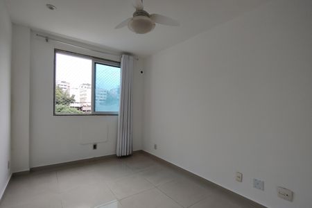Apartamento à venda com 241m², 4 quartos e 2 vagas Apartamento à venda com 241m², 4 quartos e 2 vagasQuarto 2 - Armários