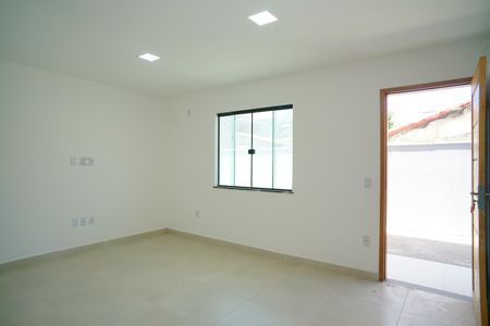 Sala de casa de condomínio para alugar com 2 quartos, 92m² em Itaipuaçu, Maricá