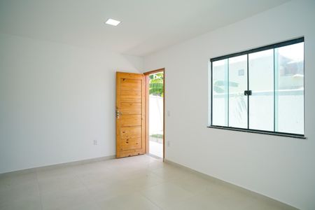 Sala de casa de condomínio para alugar com 2 quartos, 92m² em Itaipuaçu, Maricá