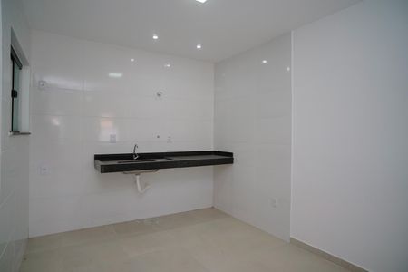 Cozinha de casa de condomínio para alugar com 2 quartos, 92m² em Itaipuaçu, Maricá