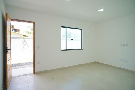 Sala de casa de condomínio para alugar com 2 quartos, 92m² em Itaipuaçu, Maricá