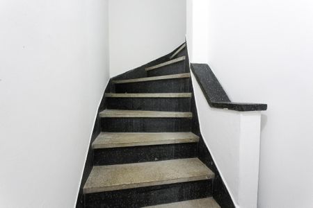 Casa para alugar com 50m², 1 quarto e sem vagaEscada de Acesso