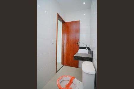 Casa de condomínio para alugar com 92m², 2 quartos e 1 vaga Casa de condomínio para alugar com 92m², 2 quartos e 1 vagaBanheiro do Quarto 2