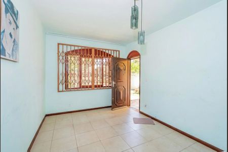 Sala de casa à venda com 2 quartos, 146m² em Guarujá, Porto Alegre