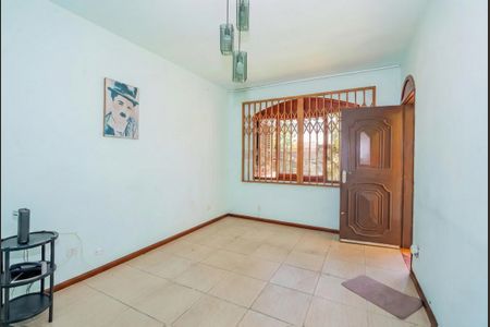Sala de casa à venda com 2 quartos, 146m² em Guarujá, Porto Alegre