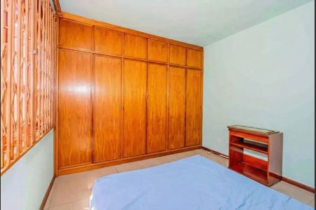 Casa à venda com 146m², 2 quartos e 5 vagas Casa à venda com 146m², 2 quartos e 5 vagasQuarto