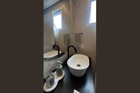 Apartamento à venda com 72m², 2 quartos e 2 vagas Apartamento à venda com 72m², 2 quartos e 2 vagasBanheiro da Suíte 1