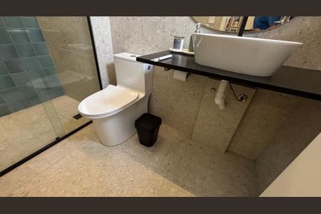 Apartamento à venda com 72m², 2 quartos e 2 vagas Apartamento à venda com 72m², 2 quartos e 2 vagasBanheiro da Suíte 1