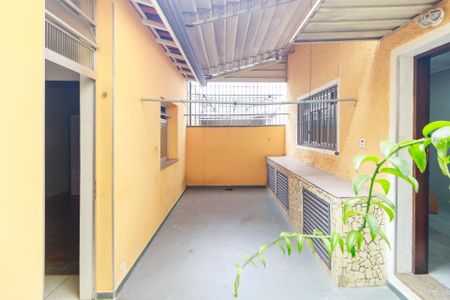 Casa para alugar com 100m², 2 quartos e 1 vagaQuintal