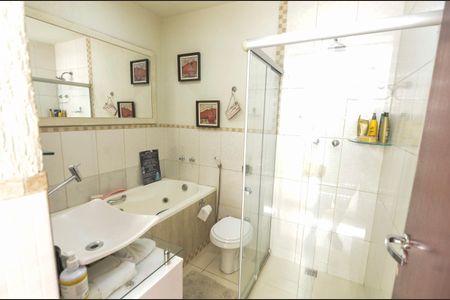 Casa à venda com 260m², 4 quartos e 1 vagaBanheiro 2