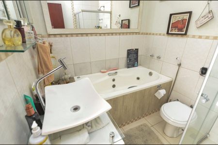 Casa à venda com 260m², 4 quartos e 1 vagaBanheiro 2