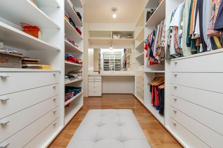 Apartamento à venda com 315m², 4 quartos e 4 vagasCloset da Suíte 1