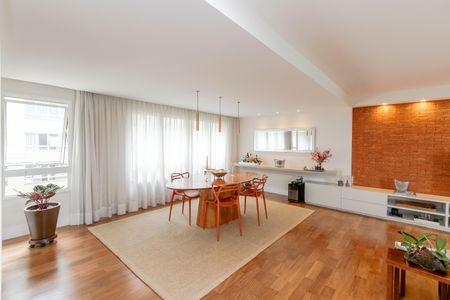 Apartamento à venda com 315m², 4 quartos e 4 vagasSala