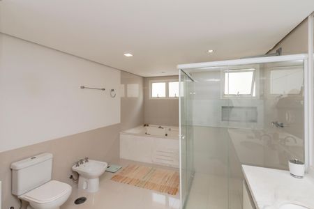 Apartamento à venda com 315m², 4 quartos e 4 vagasBanheiro da Suíte 1