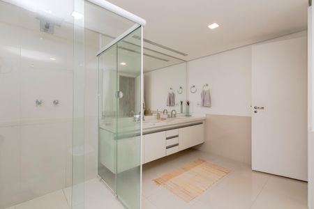 Apartamento à venda com 315m², 4 quartos e 4 vagasBanheiro da Suíte 1