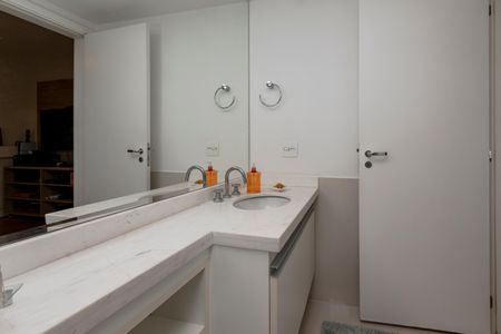 Apartamento à venda com 315m², 4 quartos e 4 vagasBanheiro da Suíte 4