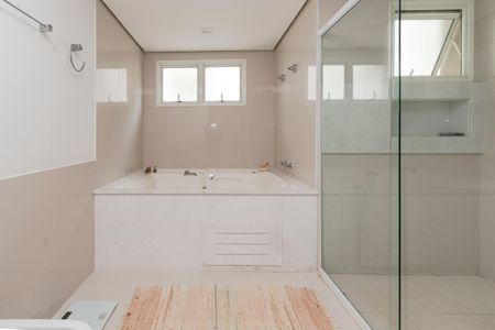 Apartamento à venda com 315m², 4 quartos e 4 vagasBanheiro da Suíte 1