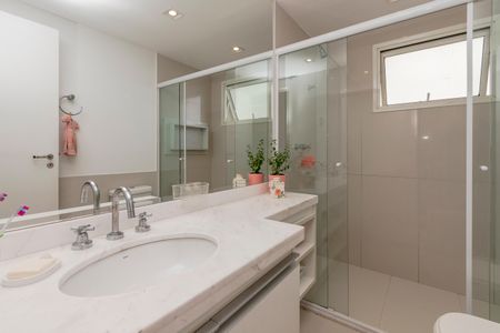 Apartamento à venda com 315m², 4 quartos e 4 vagasBanheiro da Suíte 2