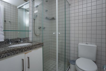 Studio para alugar com 31m², 1 quarto e 1 vaga Studio para alugar com 31m², 1 quarto e 1 vagaBanheiro