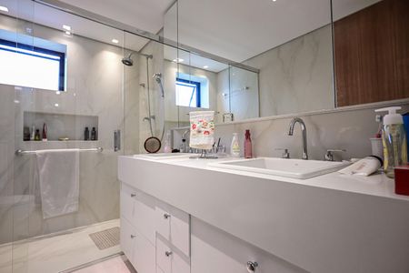 Apartamento à venda com 190m², 3 quartos e 3 vagasBanheiro Suíte 