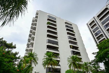 Apartamento à venda com 190m², 3 quartos e 3 vagasFachada