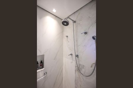 Apartamento à venda com 190m², 3 quartos e 3 vagasChuveiro da Suíte