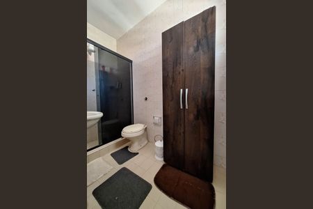 Casa à venda com 360m², 5 quartos e 3 vagasBanheiro da Suíte 2