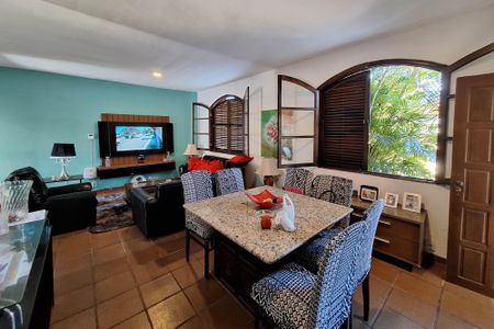 Casa à venda com 360m², 5 quartos e 3 vagasSala